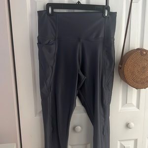 VS PINK Ultimate Crop Leggings